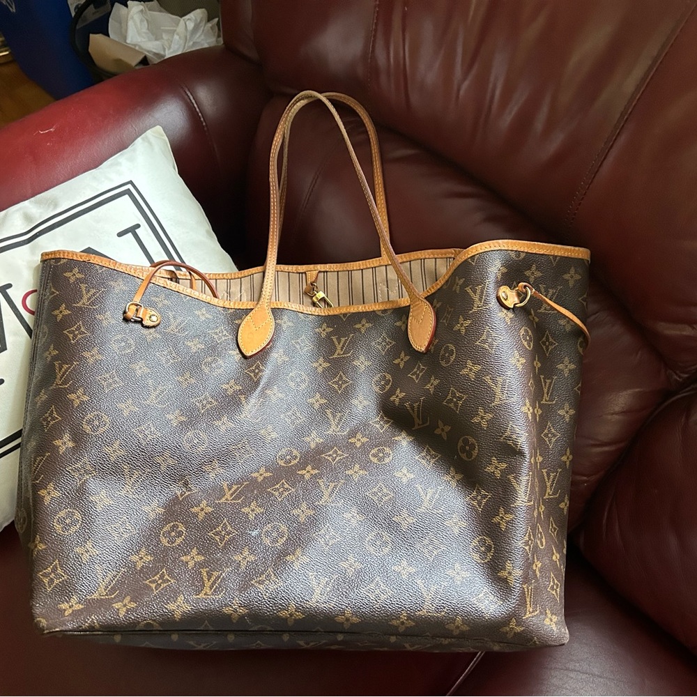 Authentic Louis Vuitton neverfull and pouch (please see description for info)